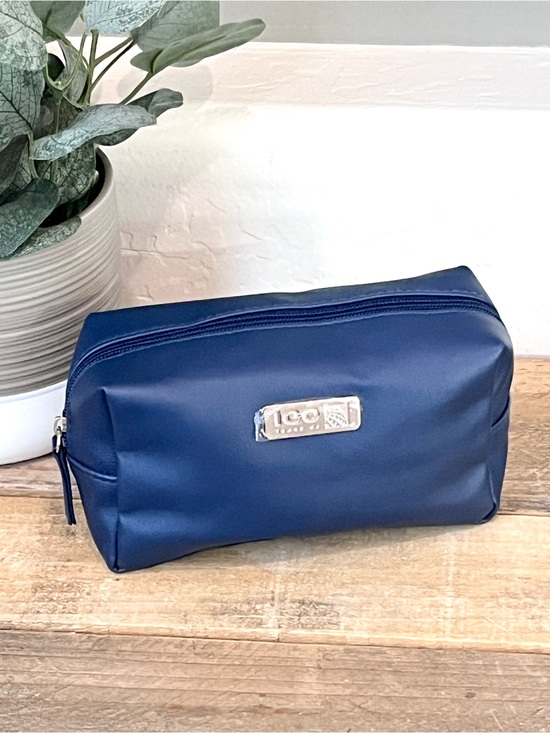 United Airlines Handbags - United Airlines Polaris Business Class 100 Years Anniversary Amenity Pouch New